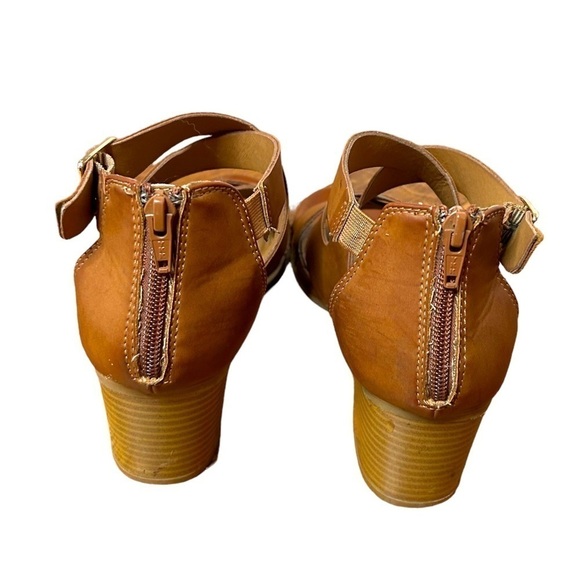 EUROSOFT Aleah Leather Strappy Gladiator Sandals - Picture 7 of 10